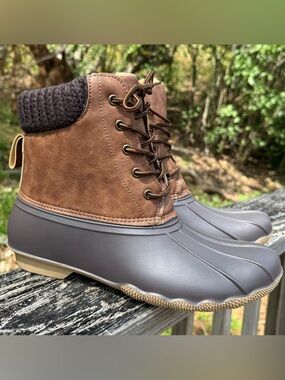 . FABKIDS YOUTH Brown Sweater Cuff Lace Up Duck Boots With Tiny Spot